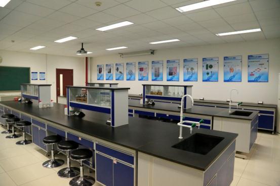 中心实验室,仪器设备和标本展示图